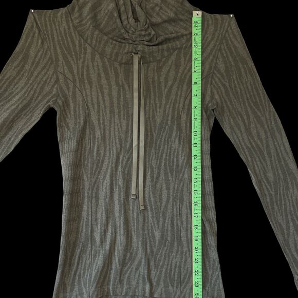 Athletic Essentials Women Top Pullover Animal print Gray Stretchy Size/ S - Picture 5 of 9
